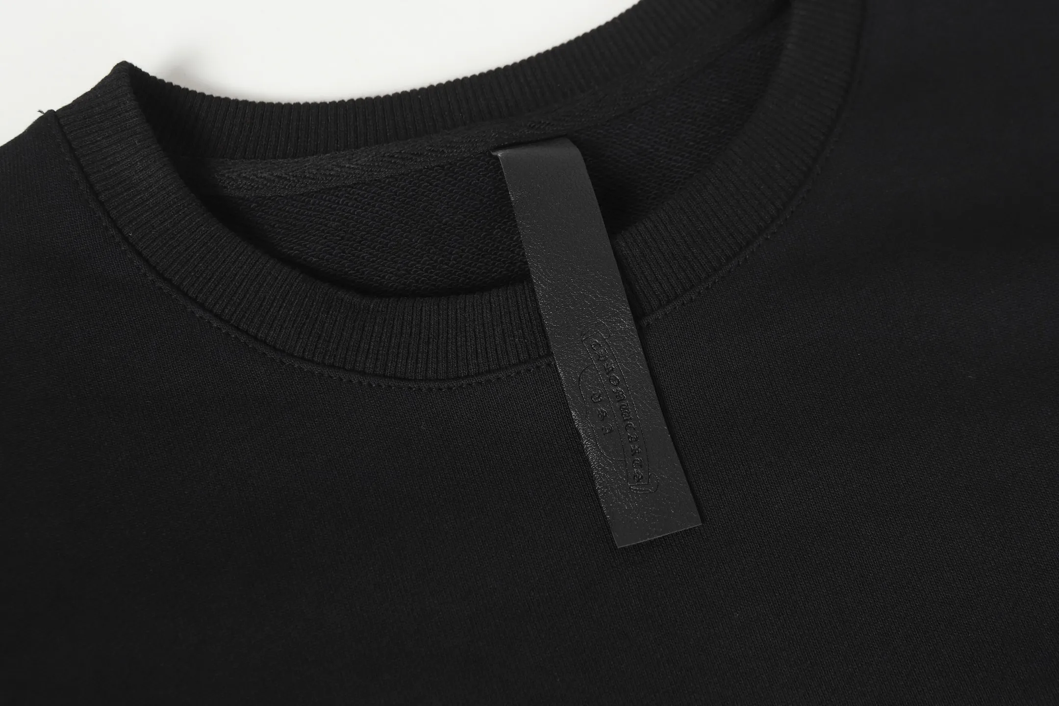 P200 round neck sweatshirt. Remember to remark sweatshirt when ordering #Y2900. Cross-border running volume model. Please do not place an order if you pursue perfection. -Chrome Hearts/Chrome Hearts 23ss Sanskrit printed popular round neck sweatshirt -High weight, high density and high quality. The wool is soft, delicate and skin-friendly. Soft and silky to the touch. Excellent warmth and skin-friendliness. -Colour: Black -Size: S M L XL